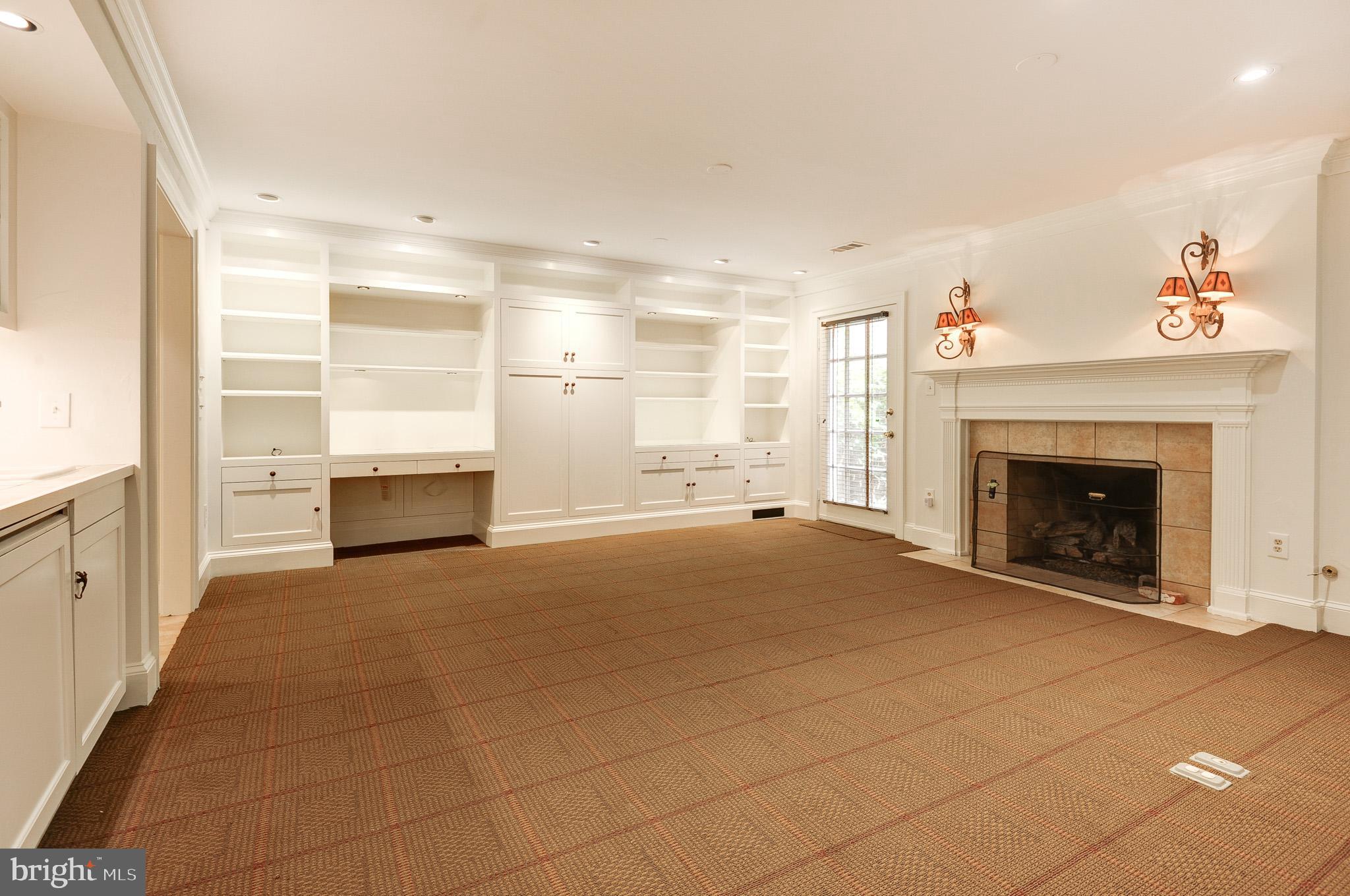 2035 MAYFAIR MCLEAN COURT