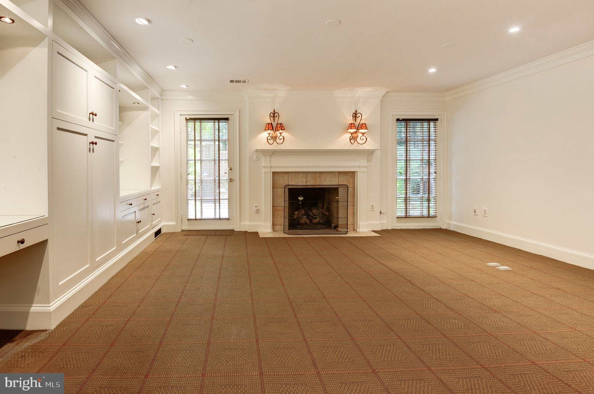 2035 MAYFAIR MCLEAN COURT