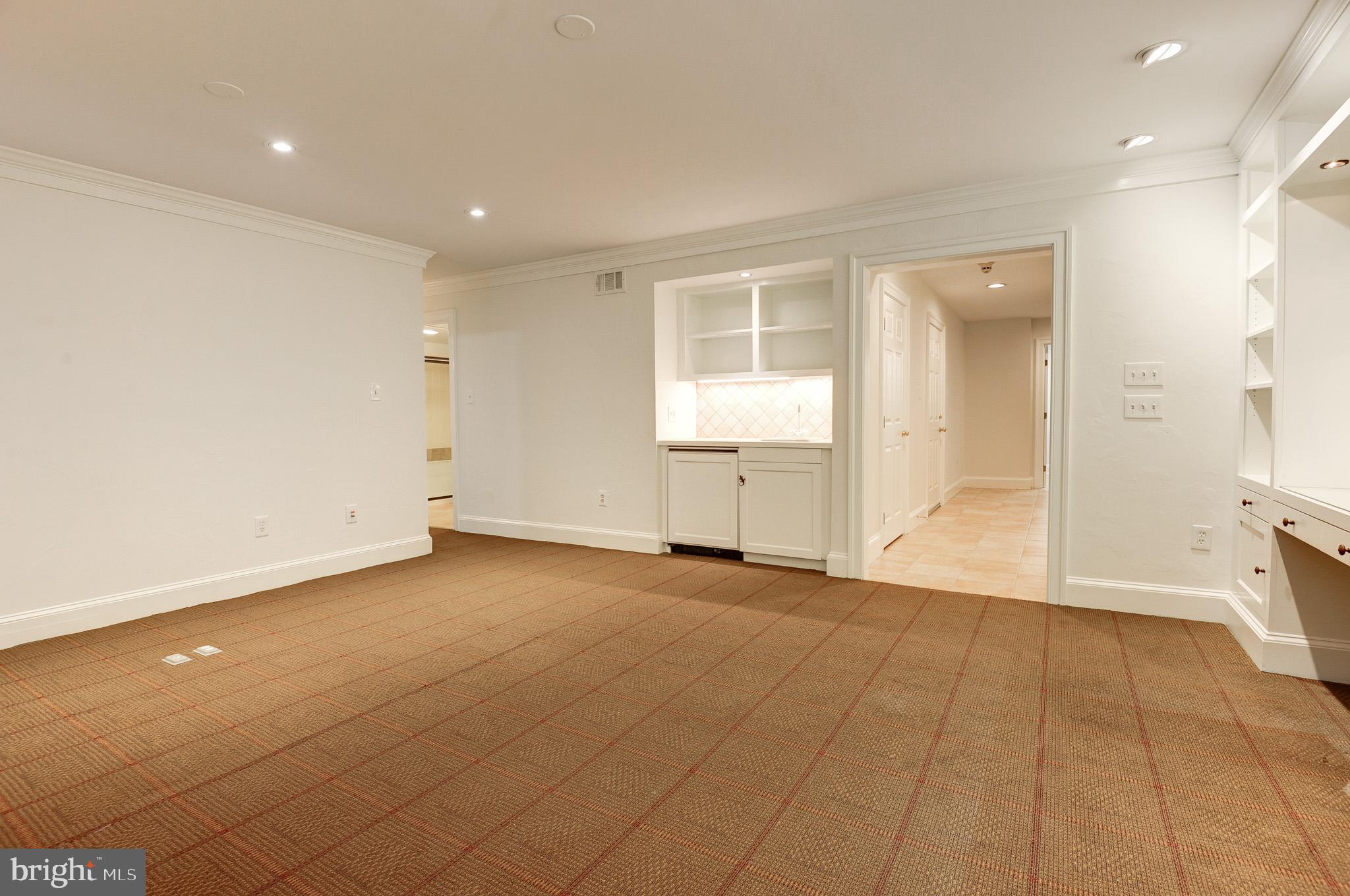 2035 MAYFAIR MCLEAN COURT