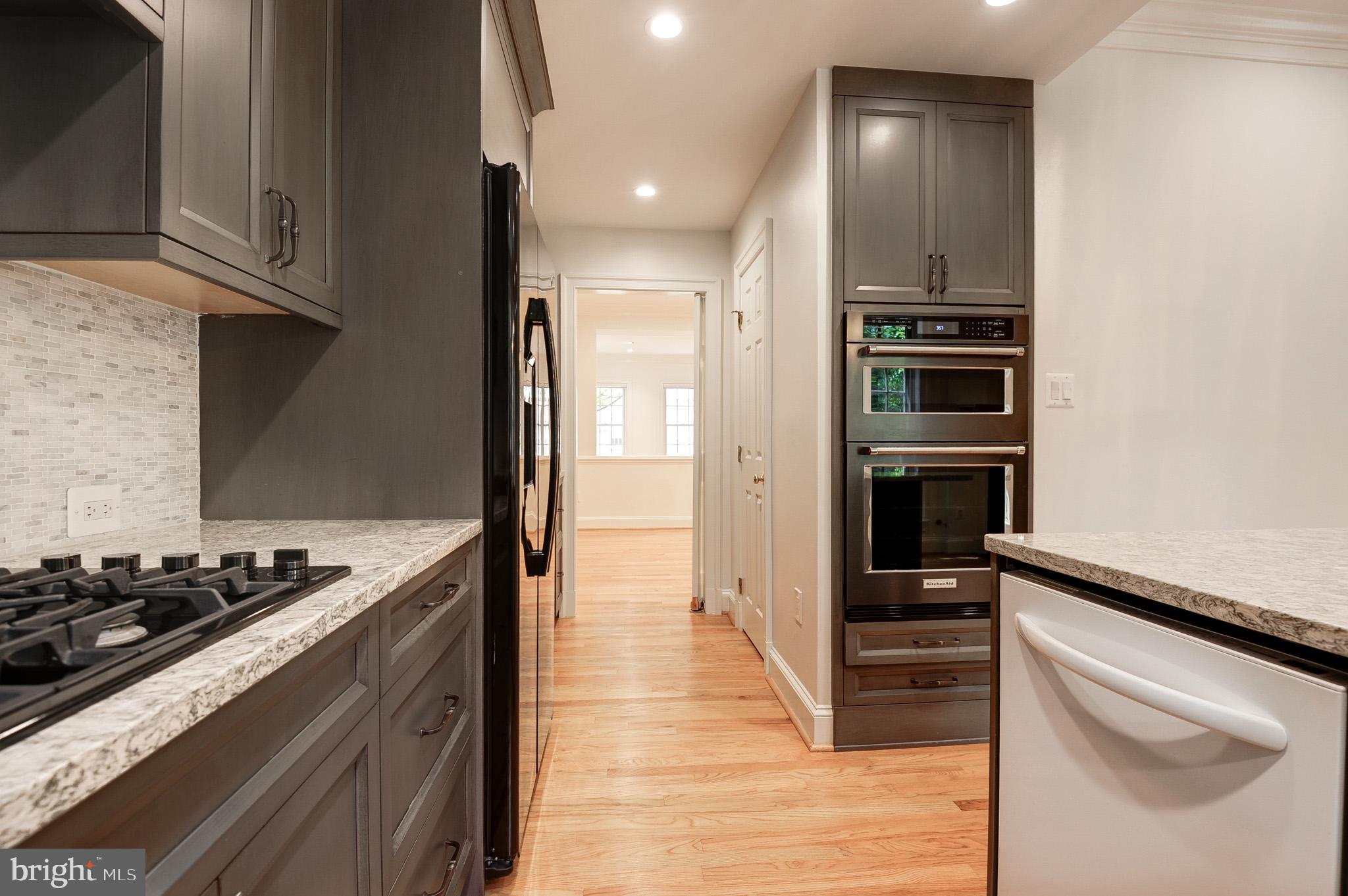 2035 MAYFAIR MCLEAN COURT