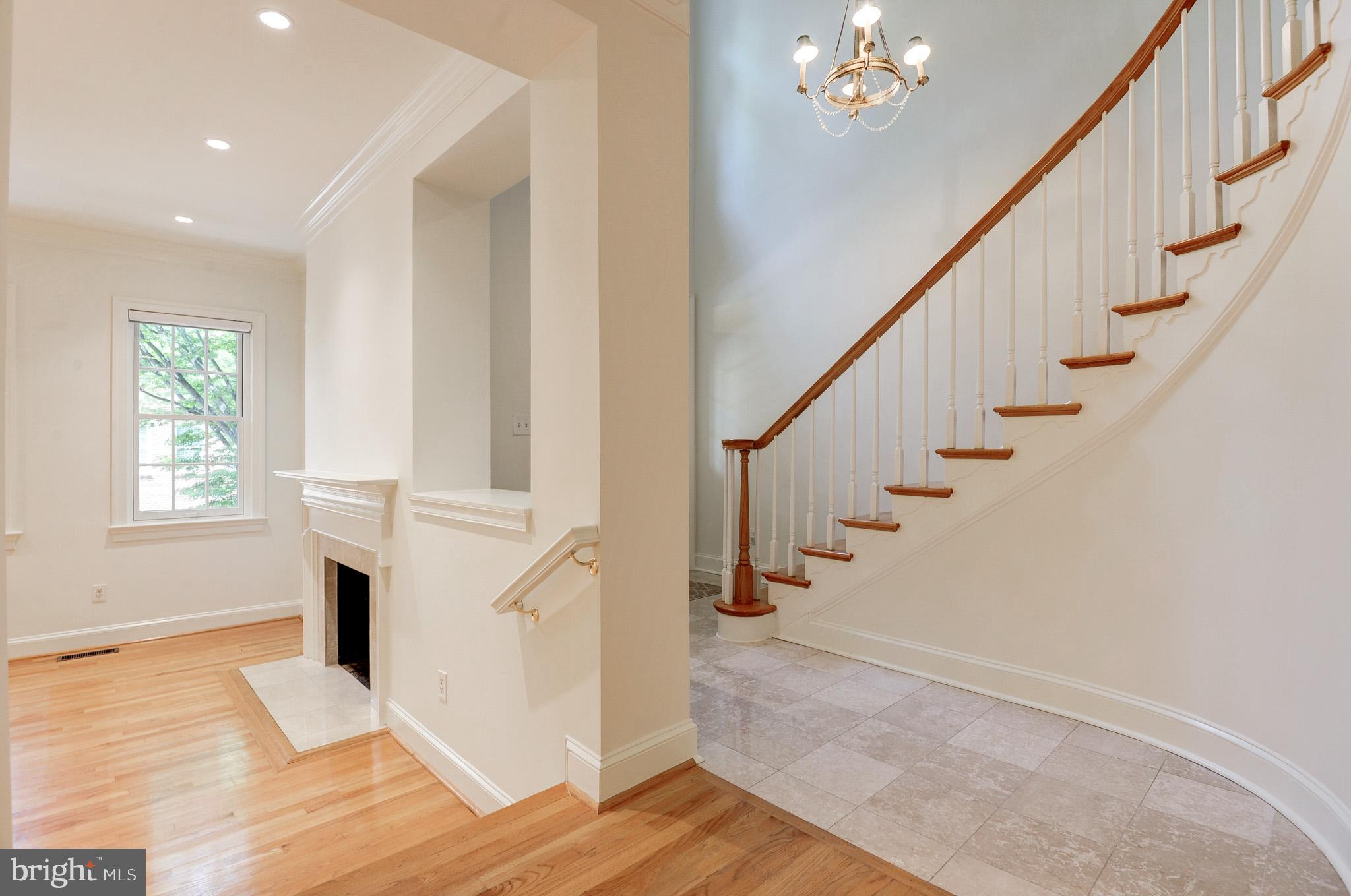 2035 MAYFAIR MCLEAN COURT