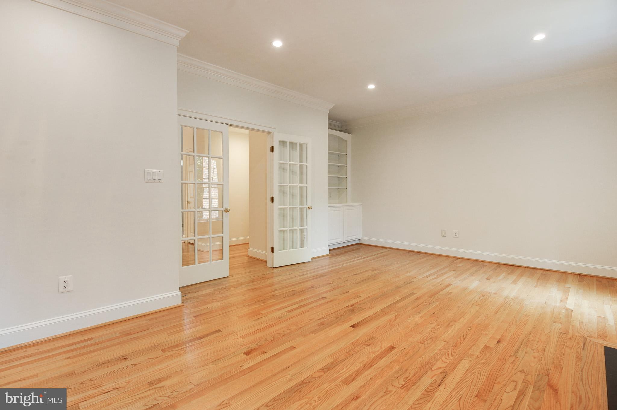 2035 MAYFAIR MCLEAN COURT