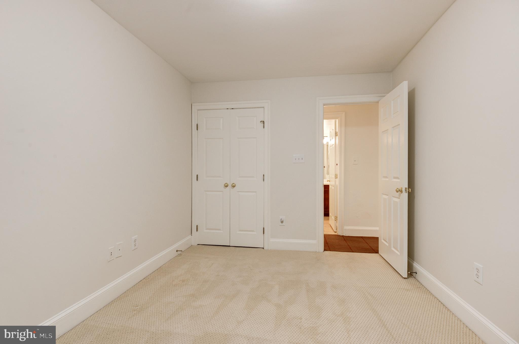 2035 MAYFAIR MCLEAN COURT