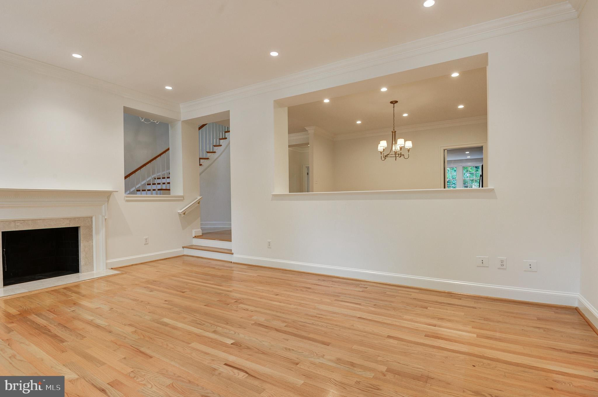 2035 MAYFAIR MCLEAN COURT