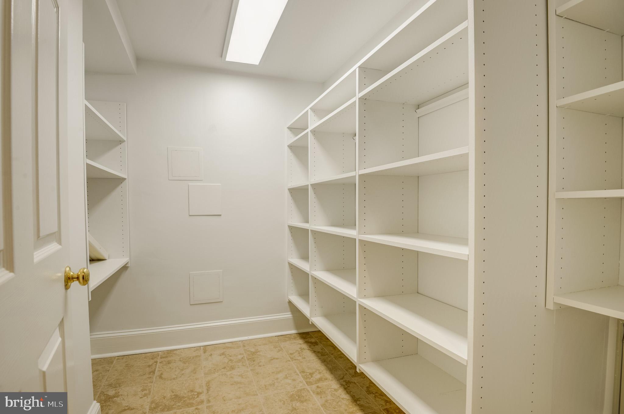 2035 MAYFAIR MCLEAN COURT