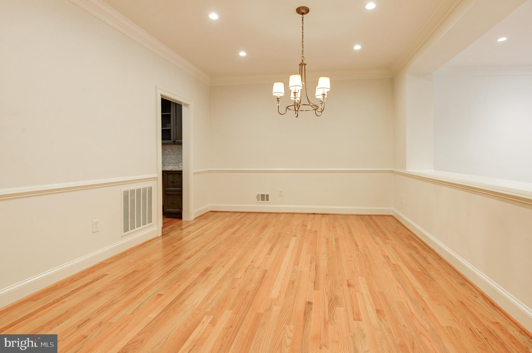 2035 MAYFAIR MCLEAN COURT