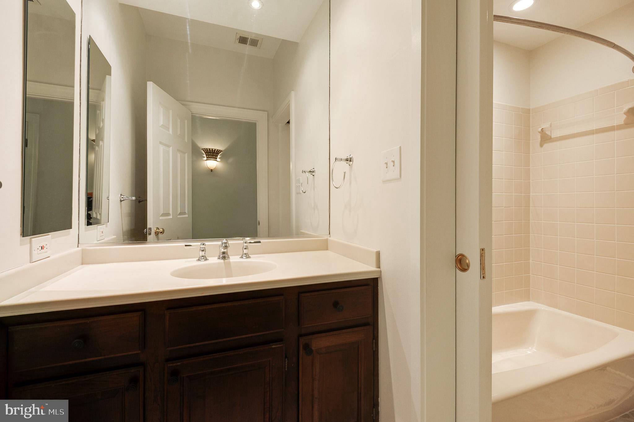 2035 MAYFAIR MCLEAN COURT