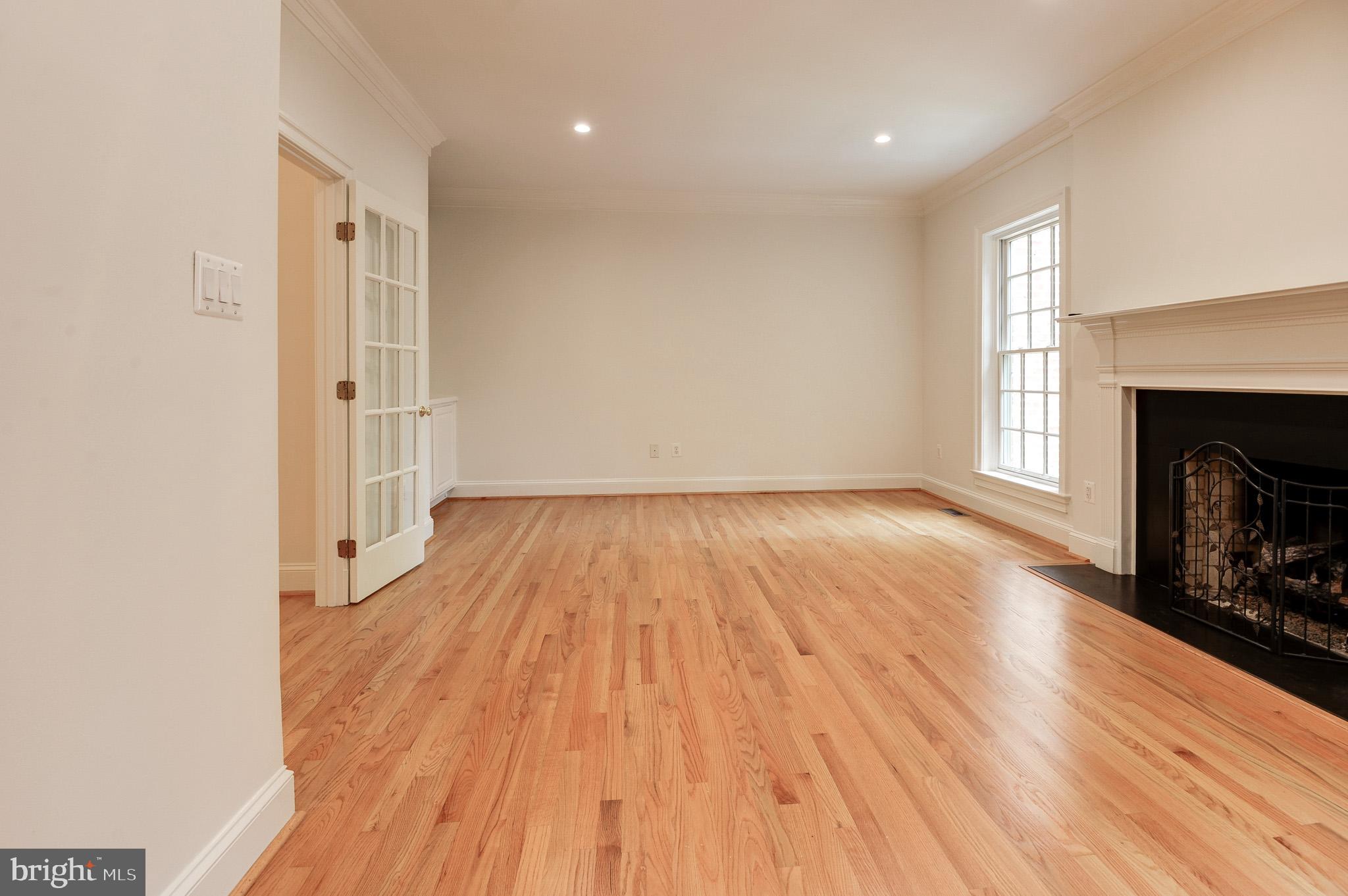 2035 MAYFAIR MCLEAN COURT