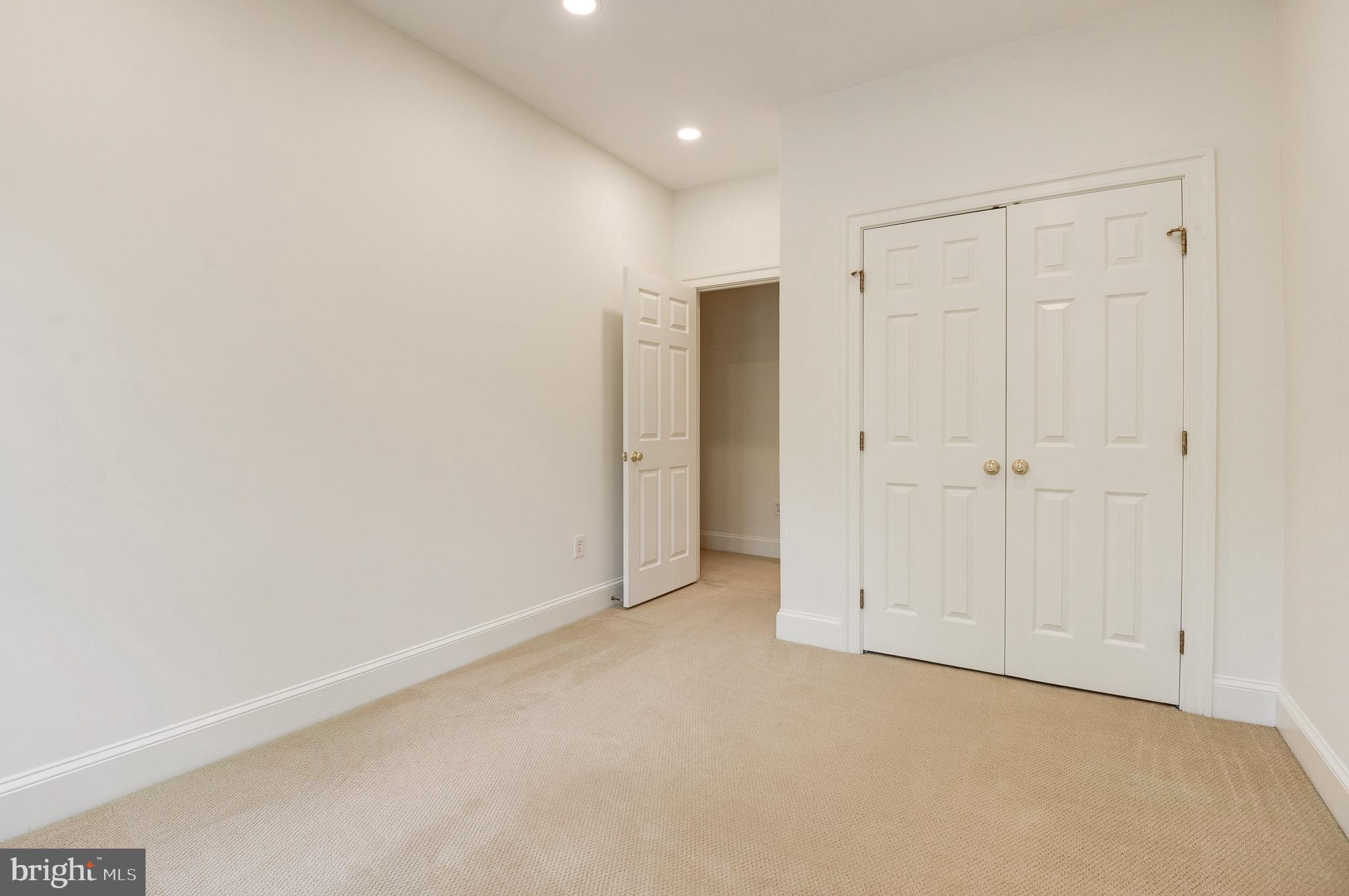 2035 MAYFAIR MCLEAN COURT