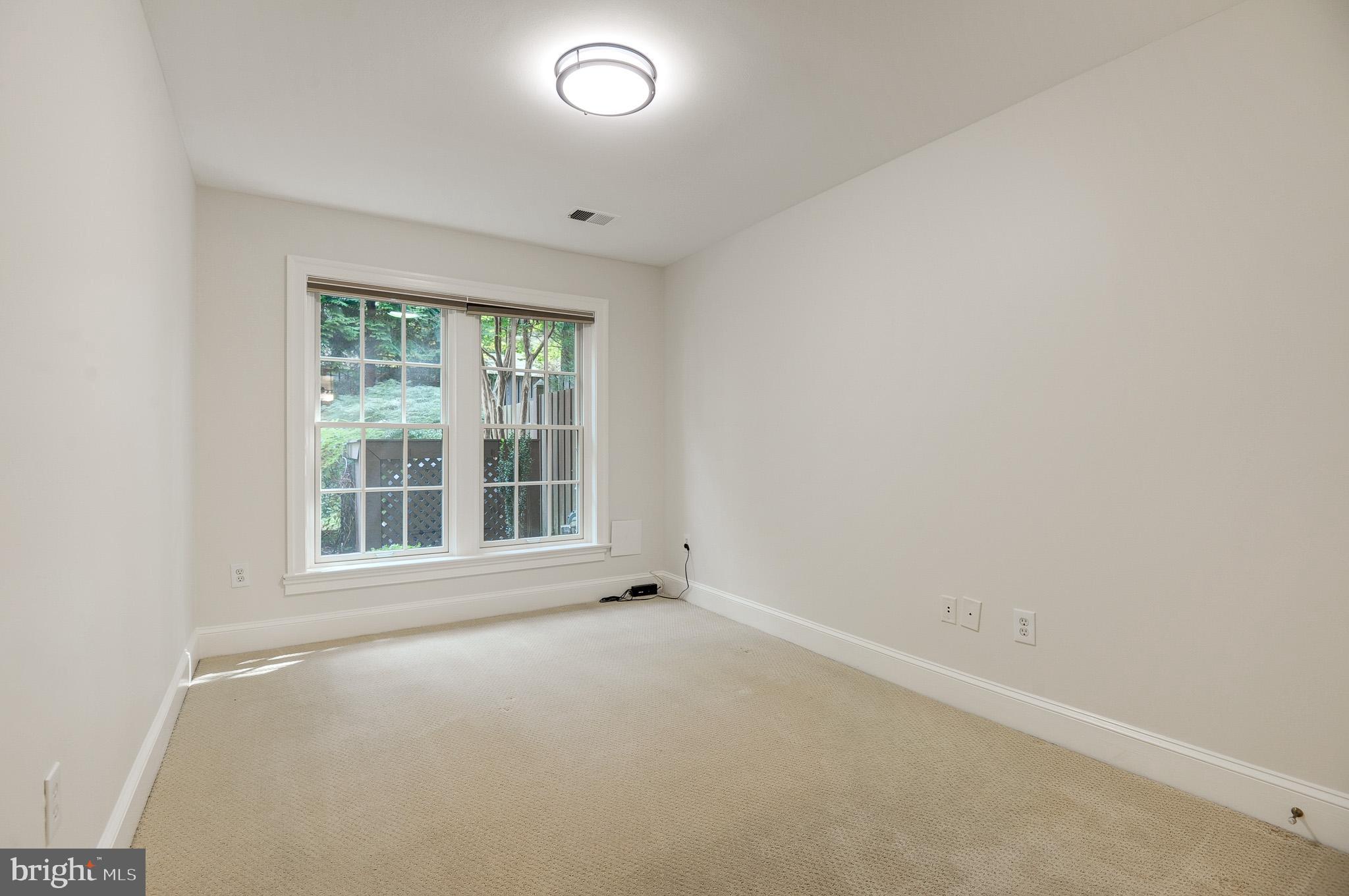 2035 MAYFAIR MCLEAN COURT