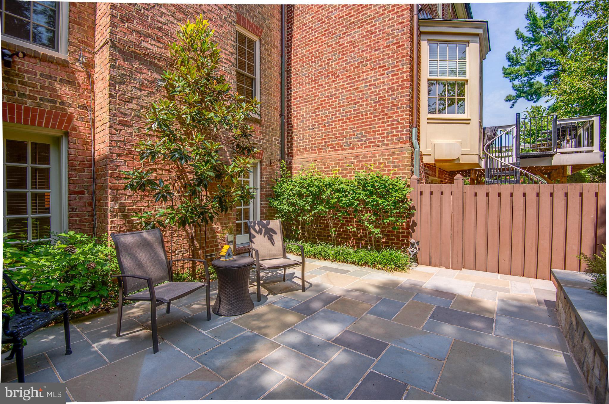 2035 MAYFAIR MCLEAN COURT