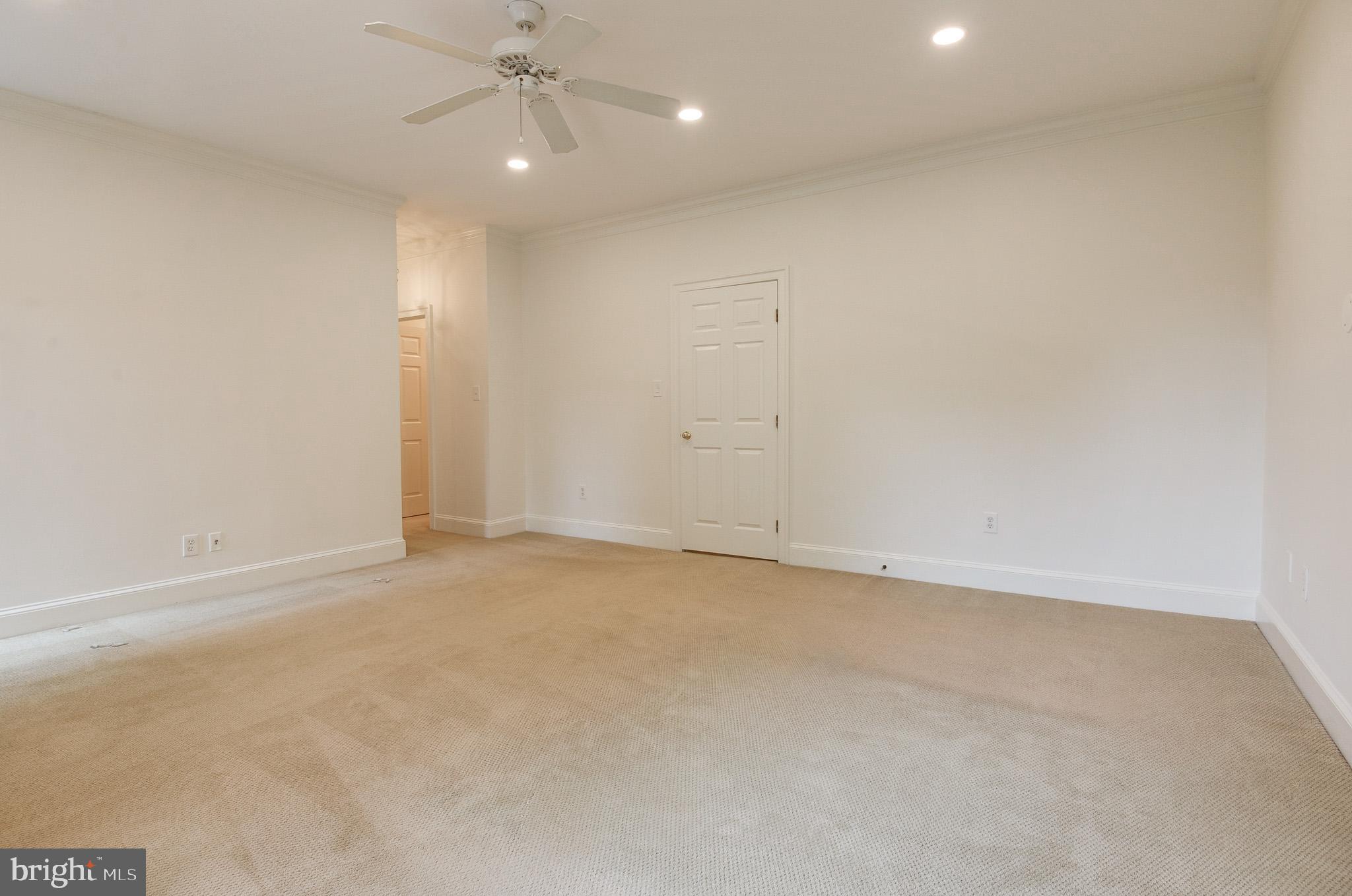 2035 MAYFAIR MCLEAN COURT