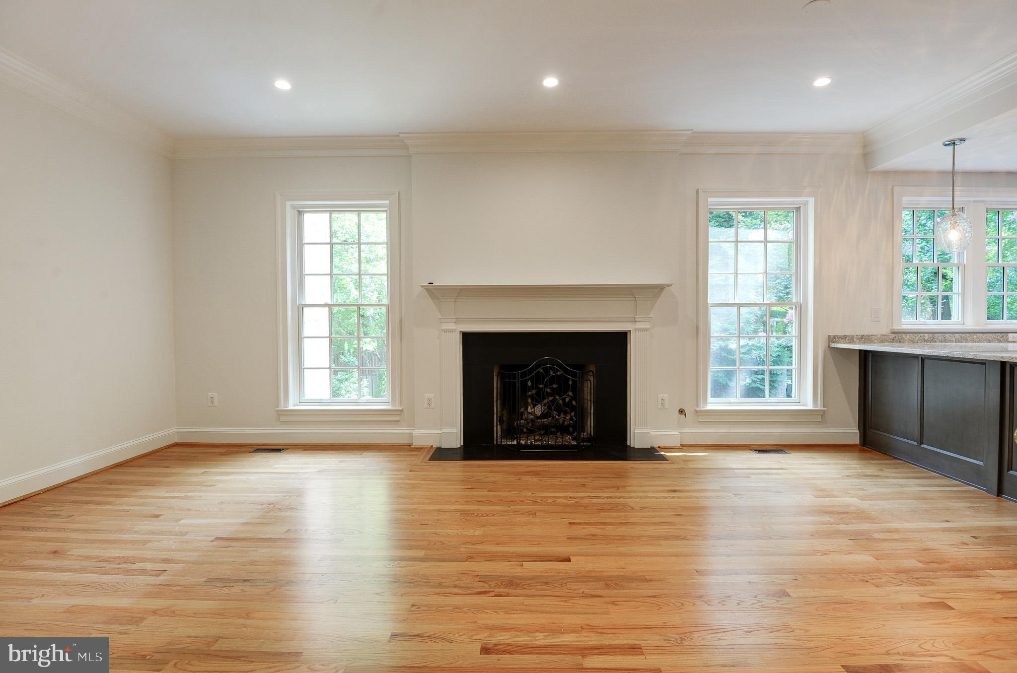 2035 MAYFAIR MCLEAN COURT