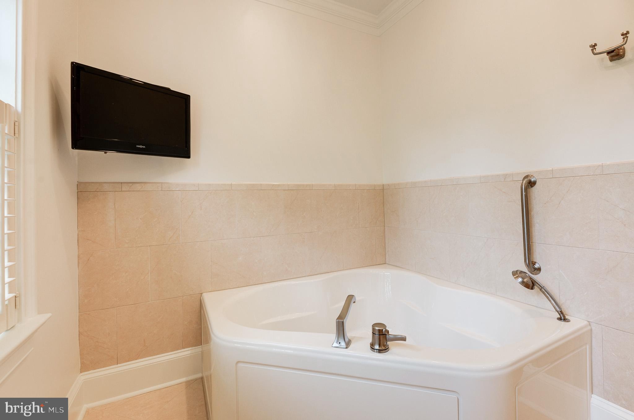 2035 MAYFAIR MCLEAN COURT