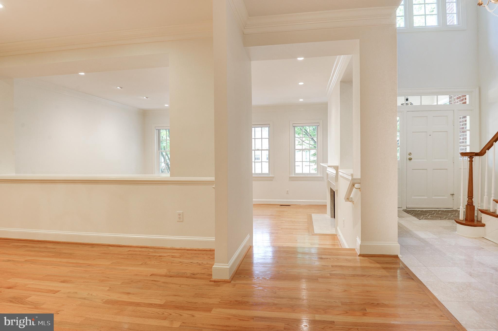 2035 MAYFAIR MCLEAN COURT