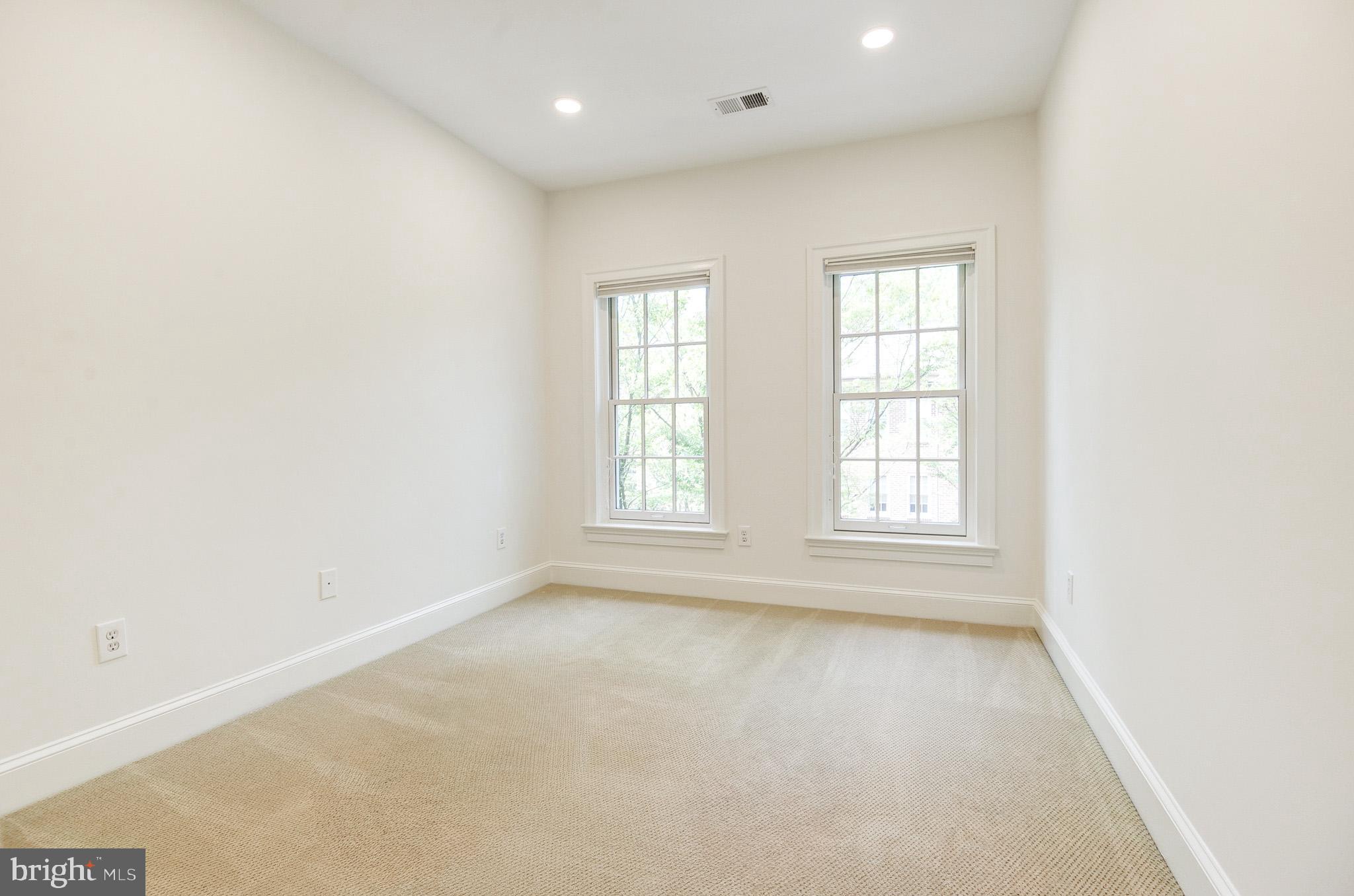 2035 MAYFAIR MCLEAN COURT