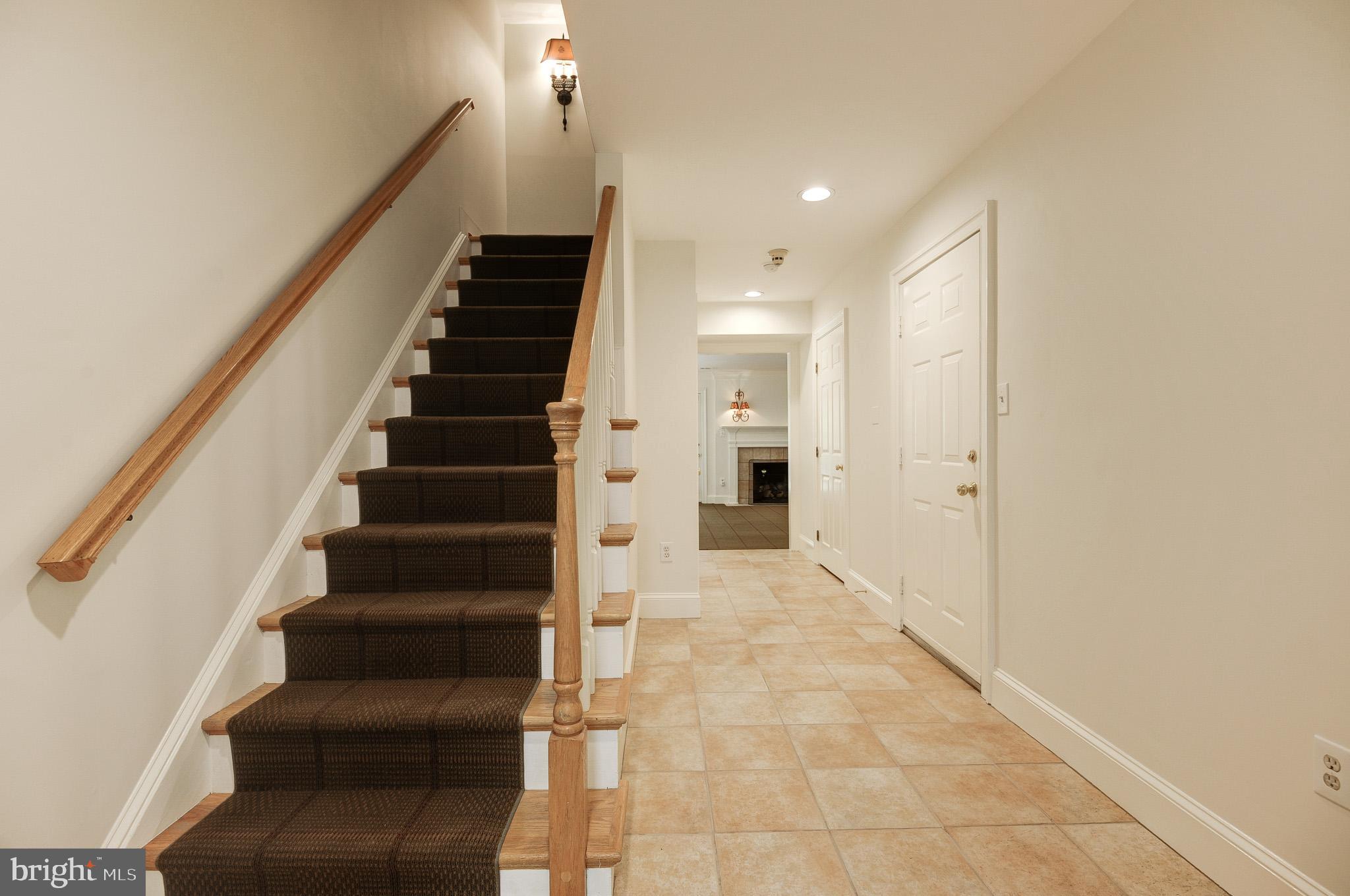 2035 MAYFAIR MCLEAN COURT