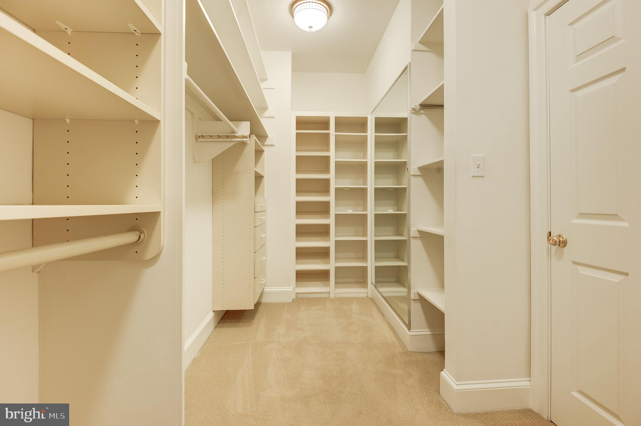 2035 MAYFAIR MCLEAN COURT