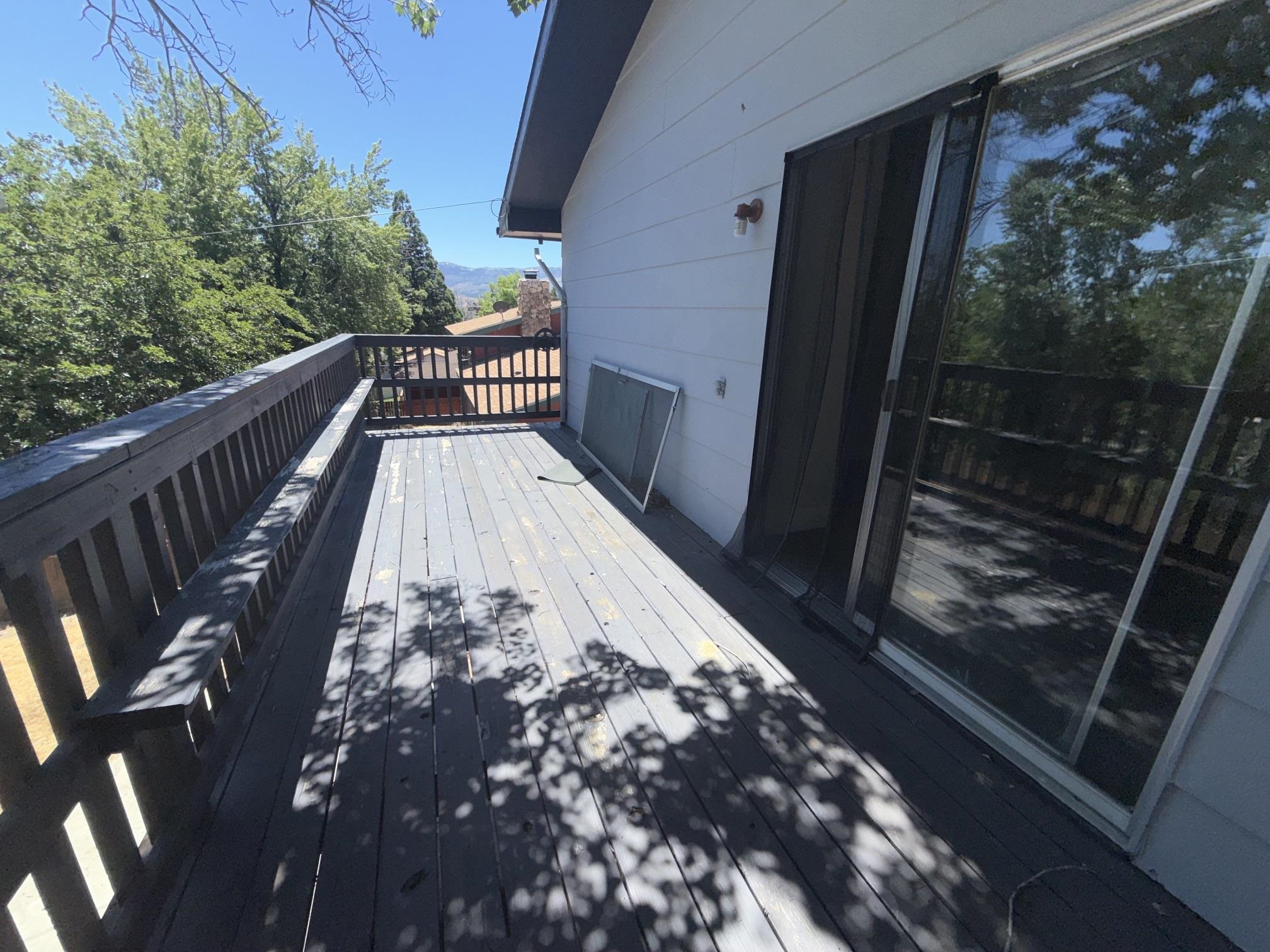 875 Washo Ln
