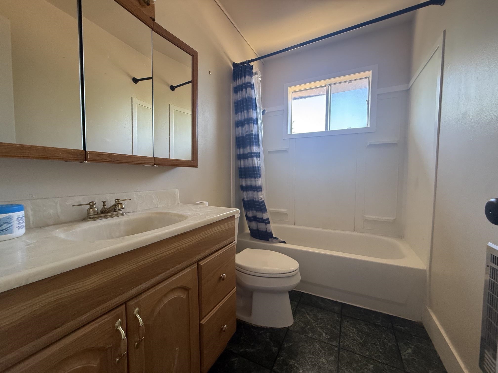 875 Washo Ln