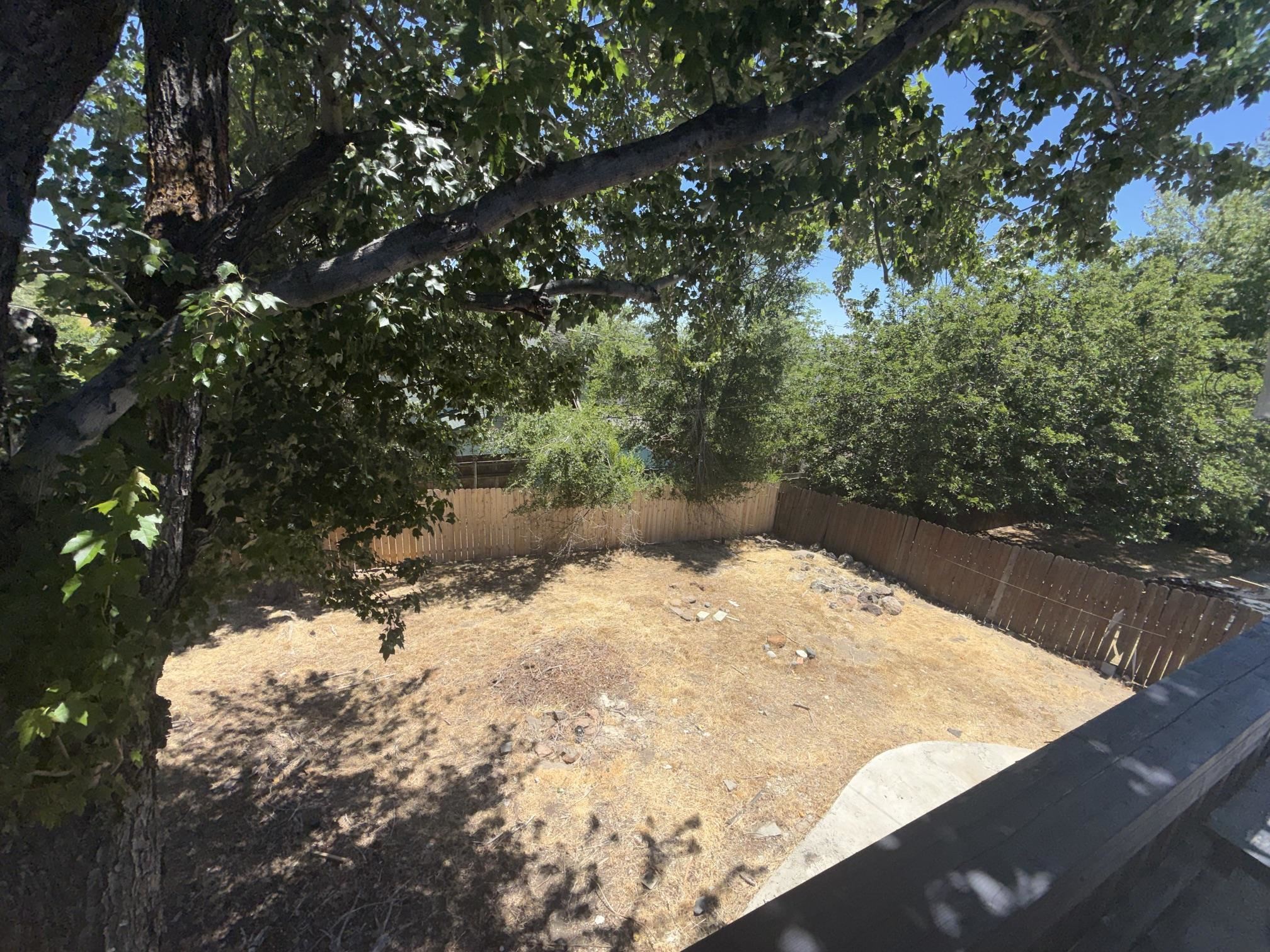 875 Washo Ln