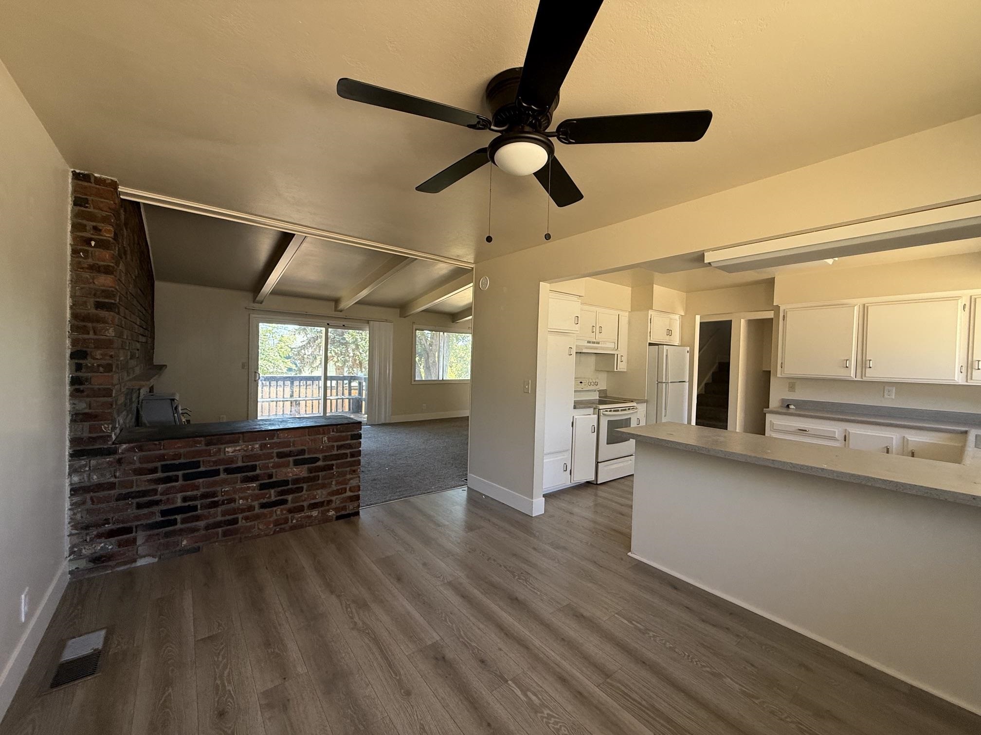 875 Washo Ln
