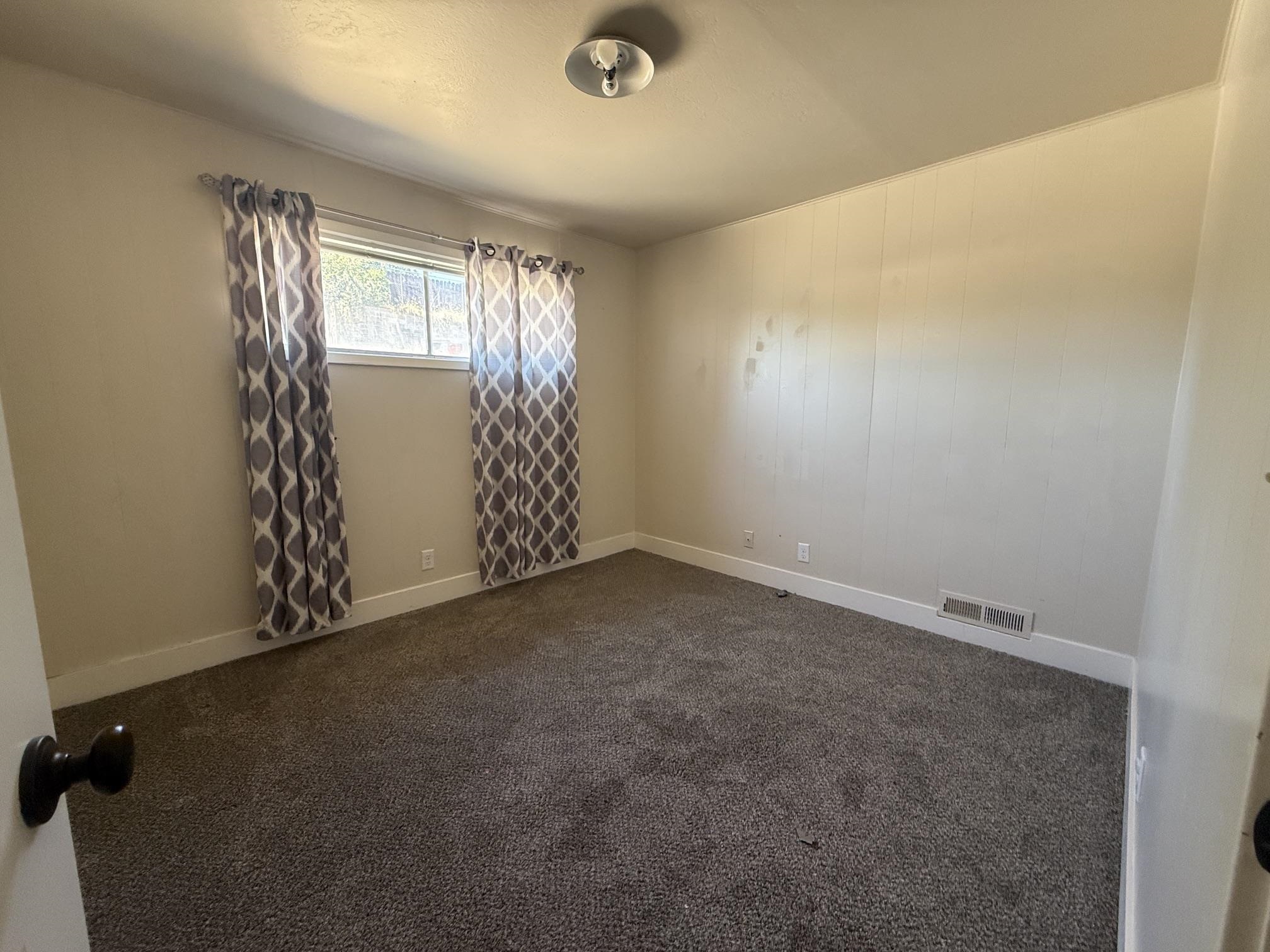 875 Washo Ln