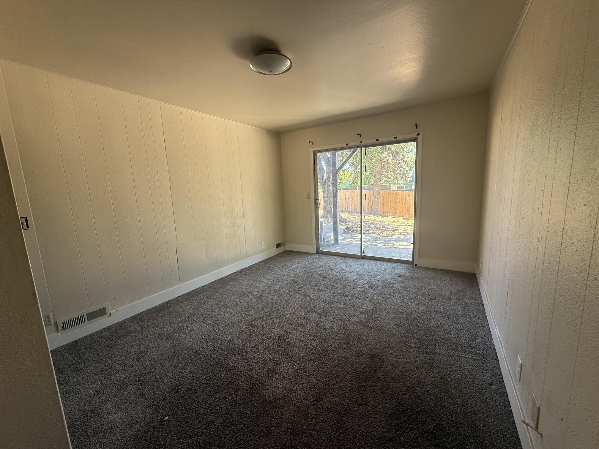 875 Washo Ln