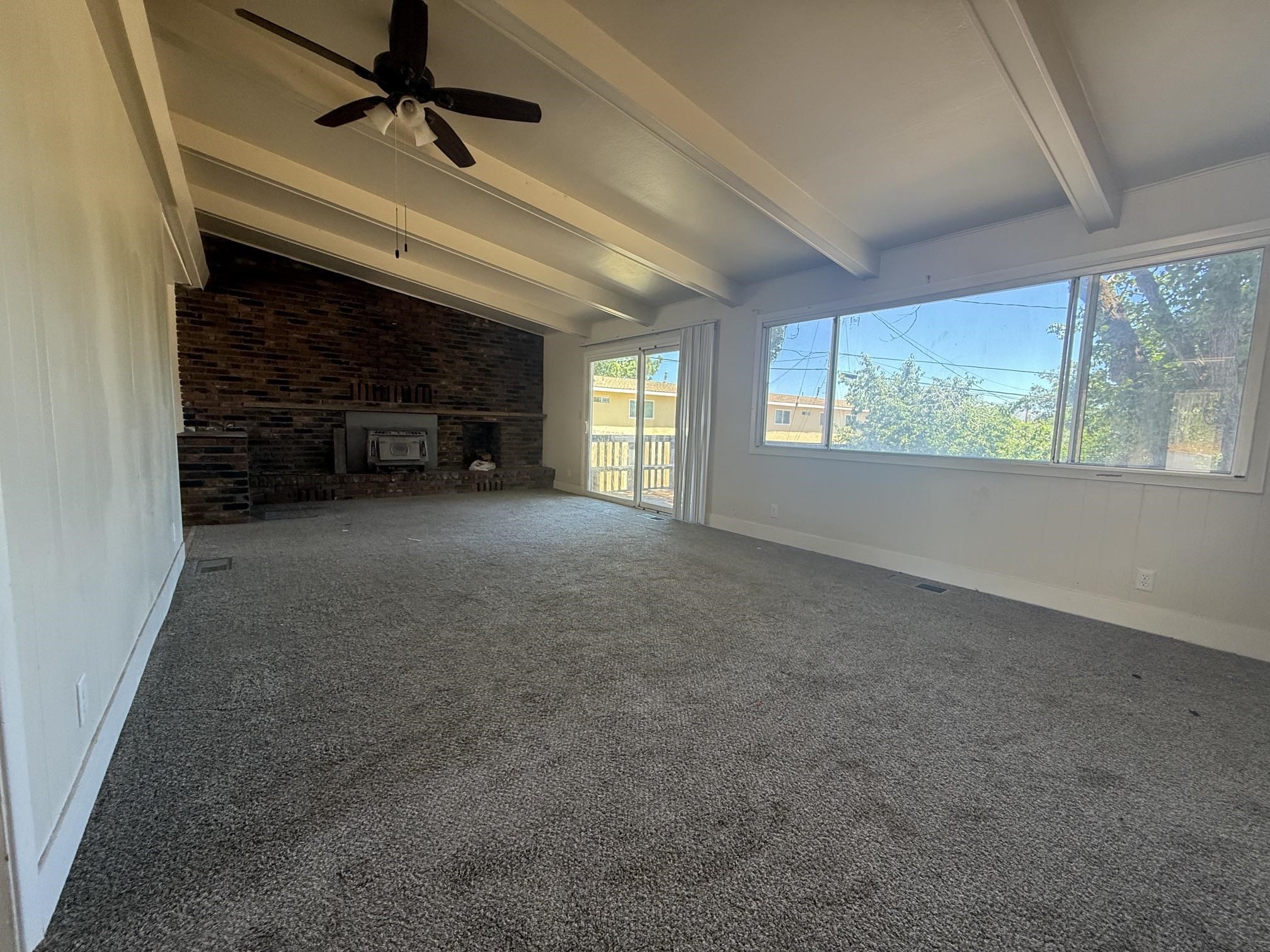 875 Washo Ln