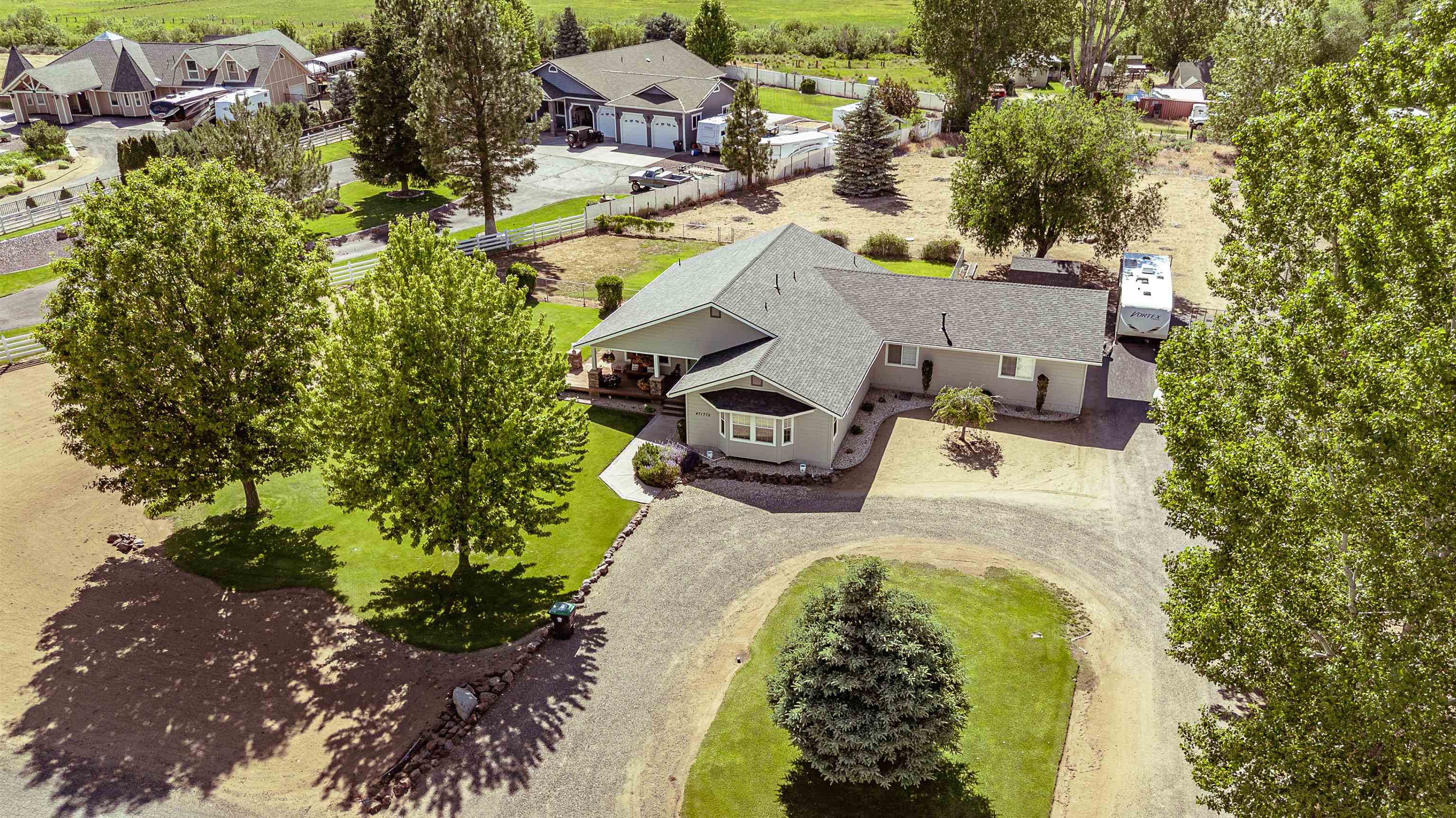 471-775 Bantley Dr