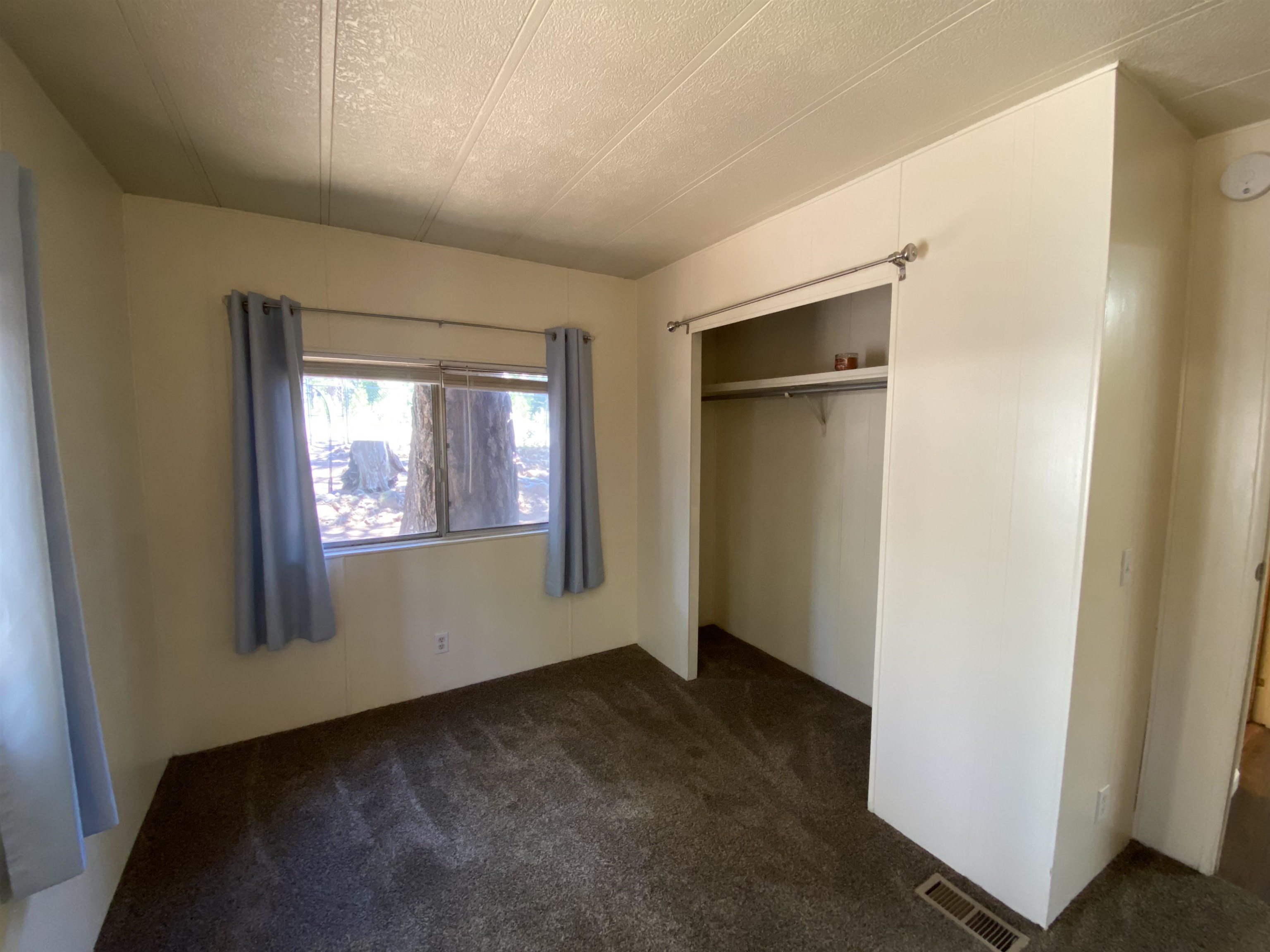 691-460 Las Plumas Way