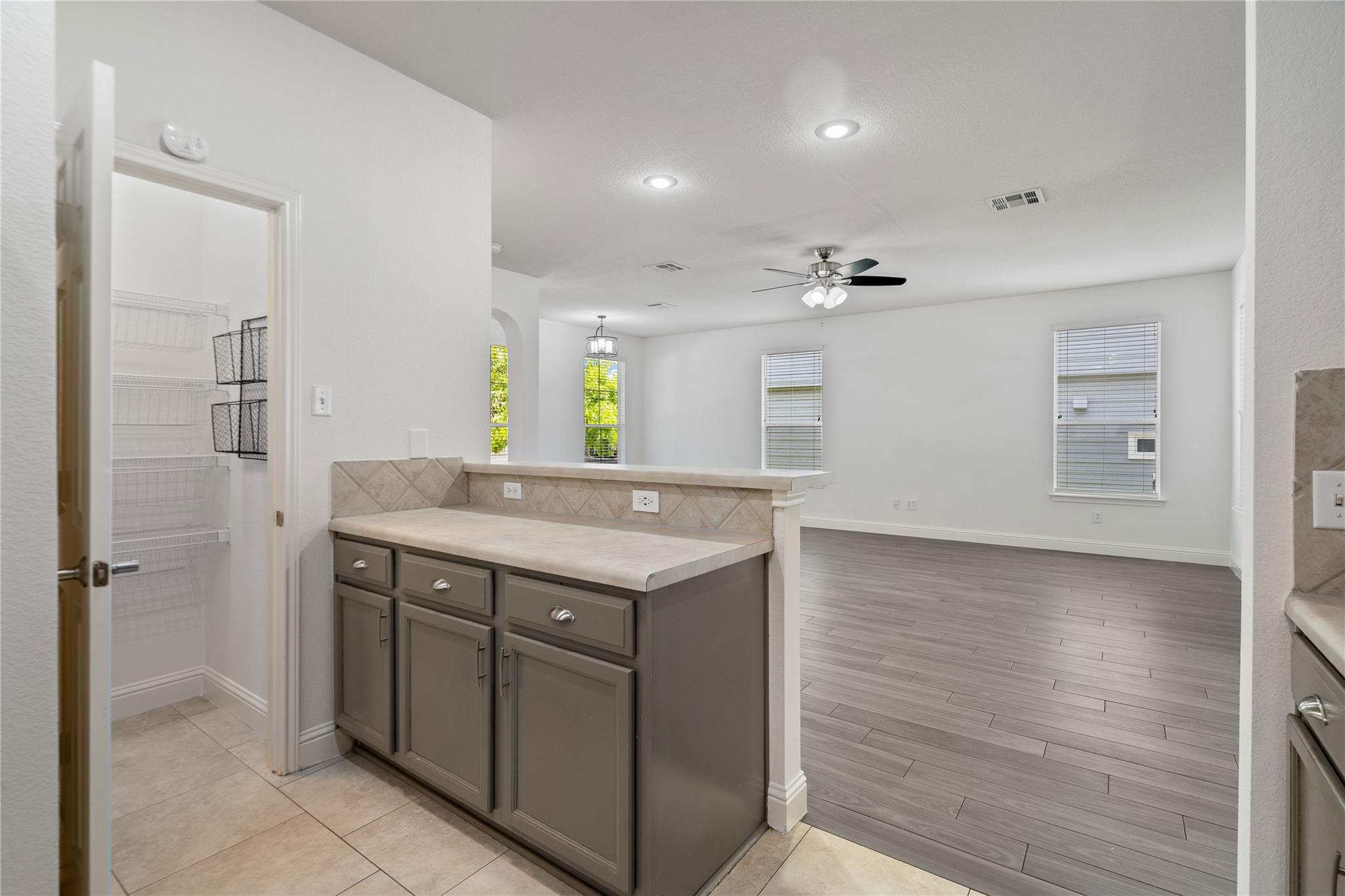 1102 Peyton PL