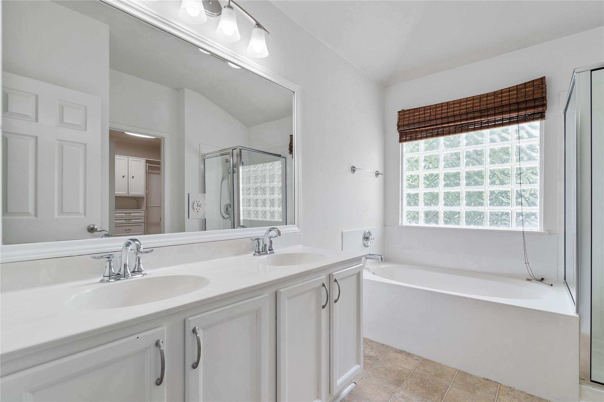 1102 Peyton PL