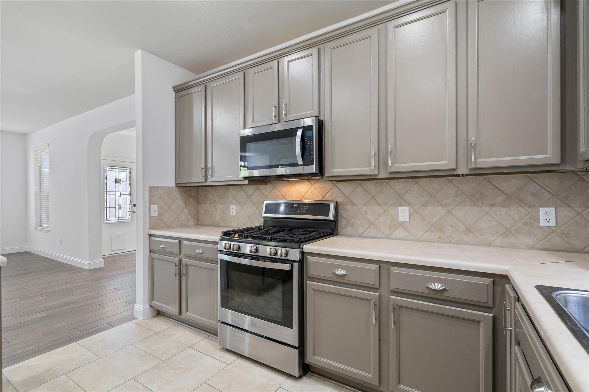 1102 Peyton PL