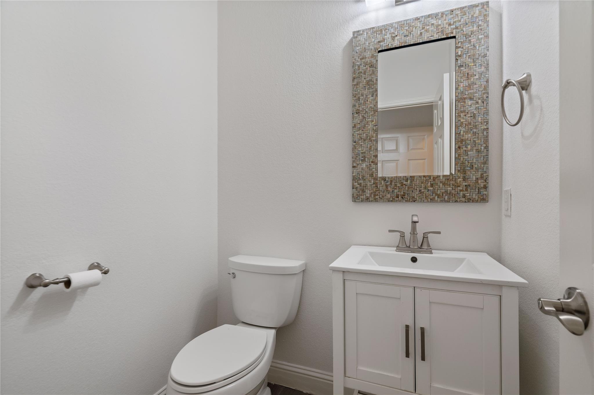 1102 Peyton PL