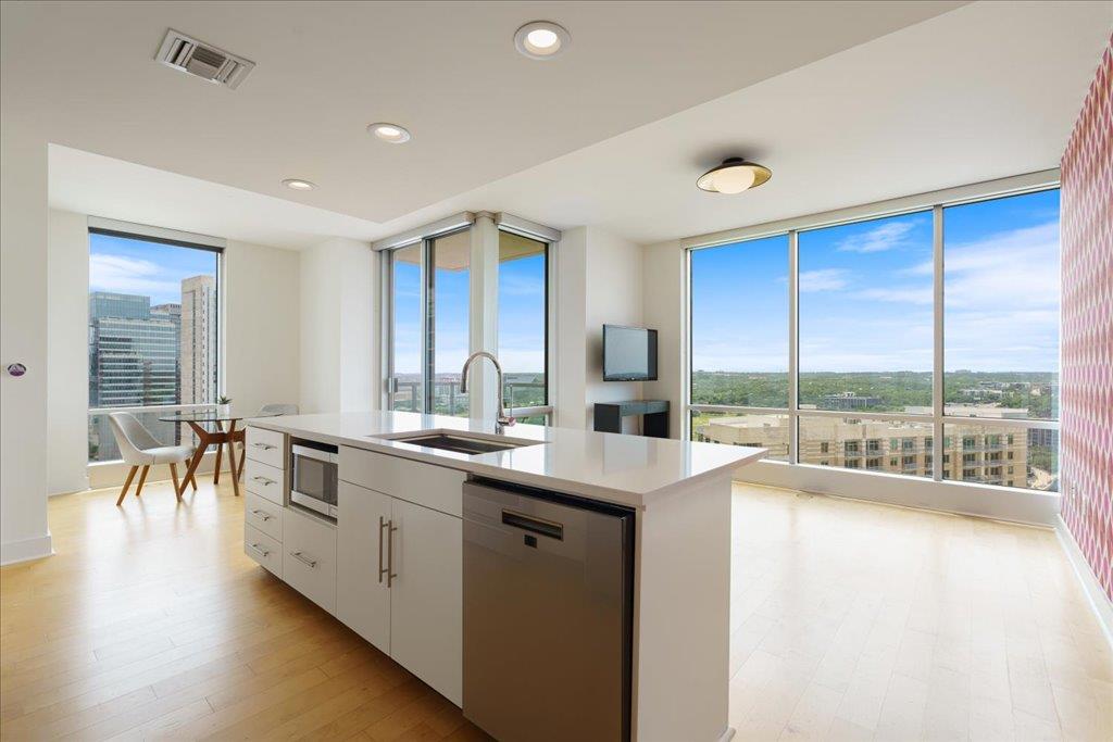 300 Bowie ST # 2303