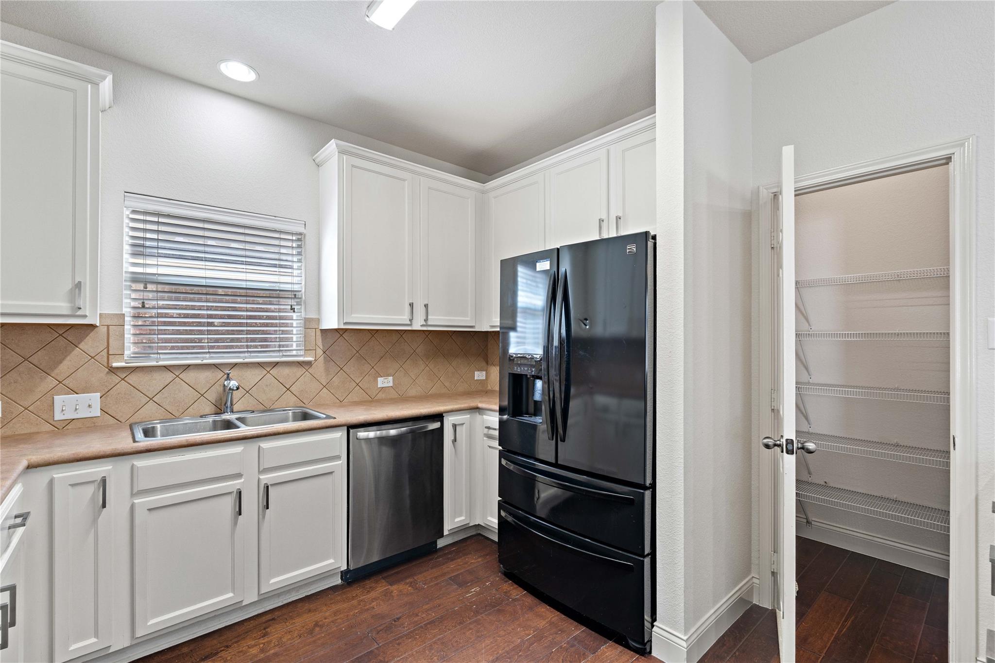 800 Brazos Bend DR