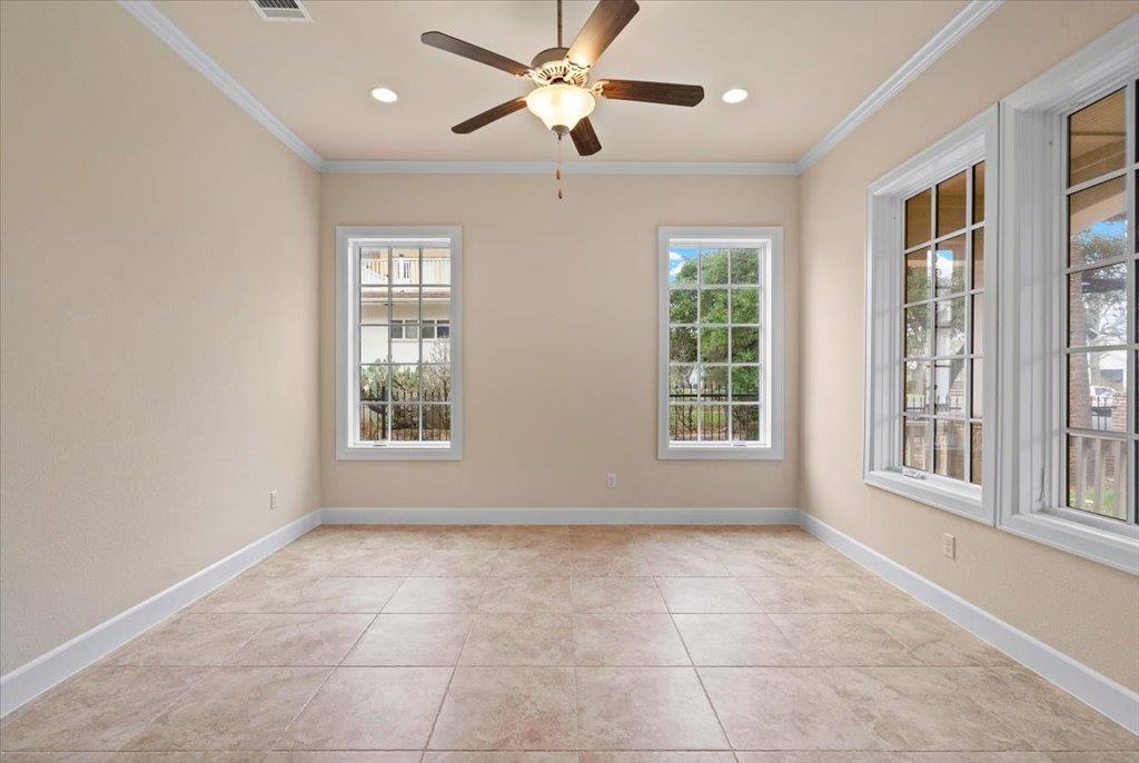 3006 Washington SQ