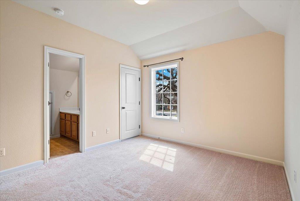 3006 Washington SQ