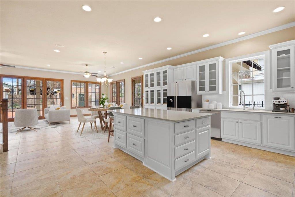 3006 Washington SQ