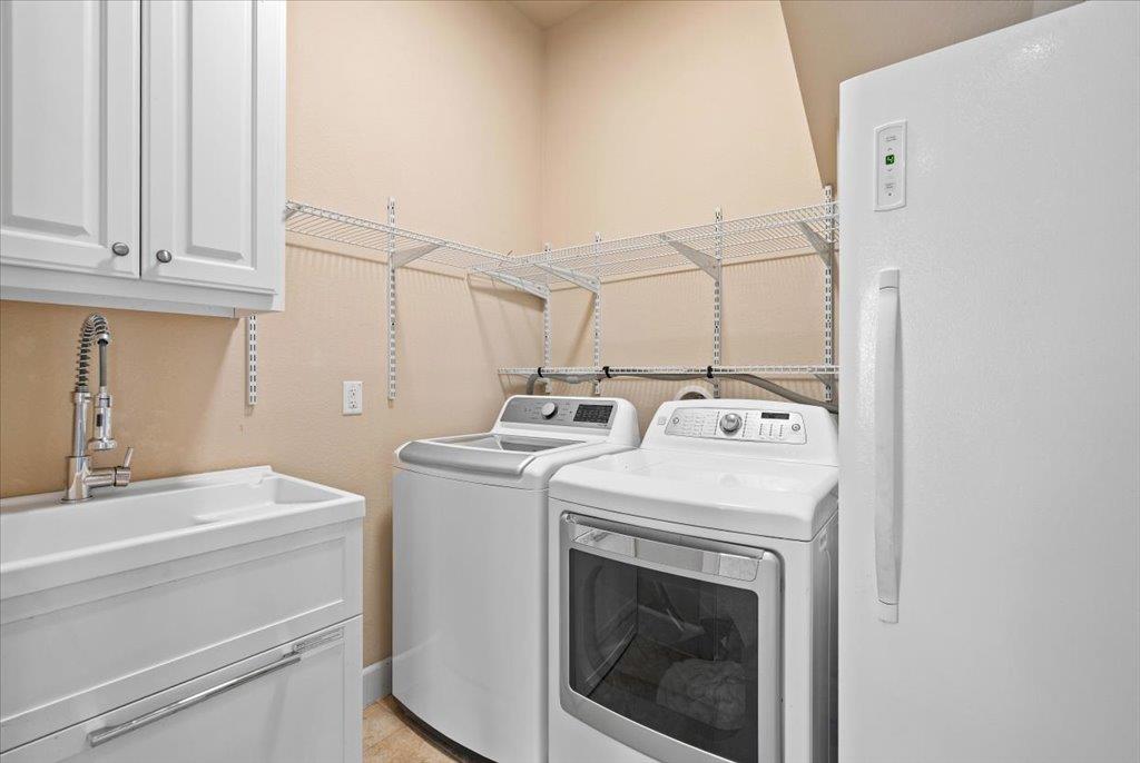3006 Washington SQ