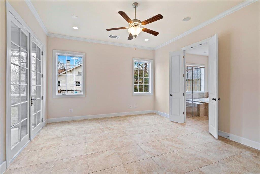 3006 Washington SQ
