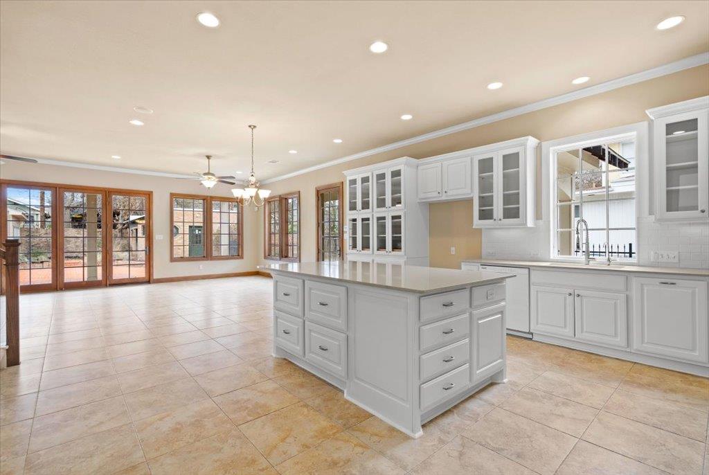 3006 Washington SQ