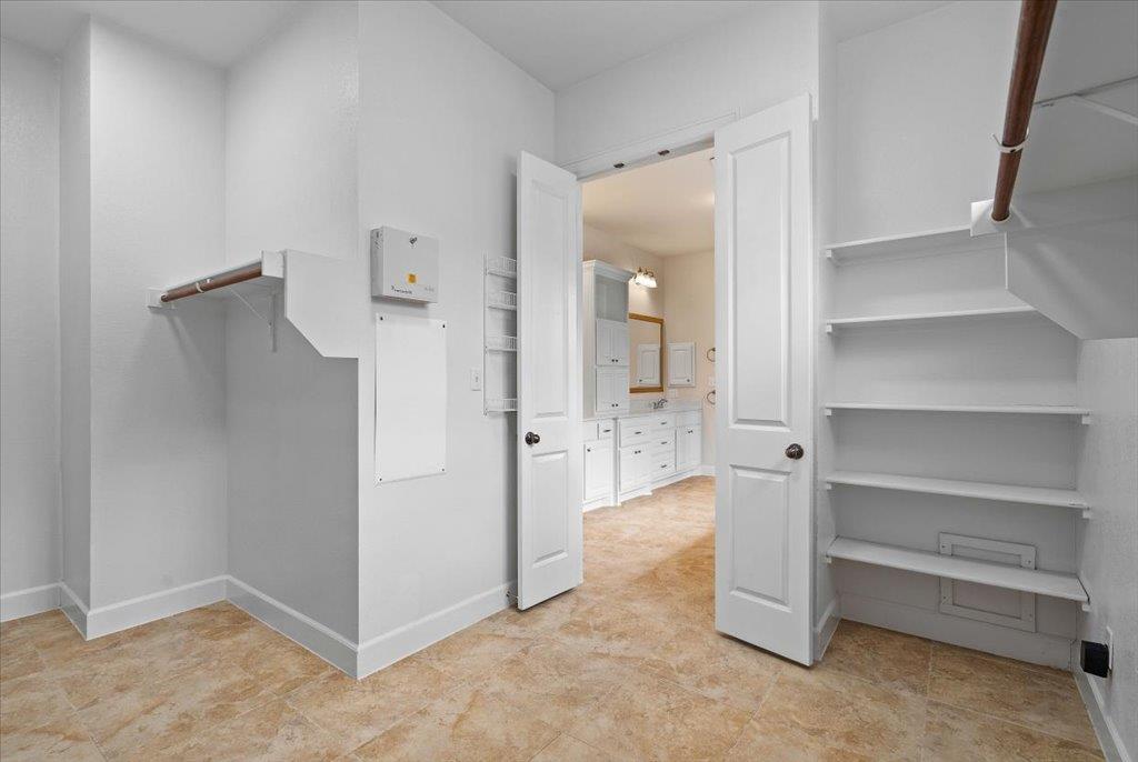 3006 Washington SQ