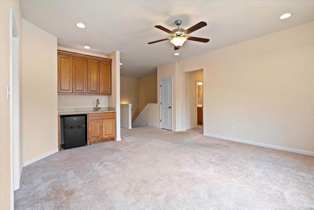3006 Washington SQ