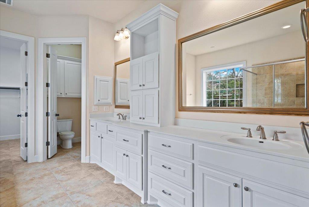 3006 Washington SQ