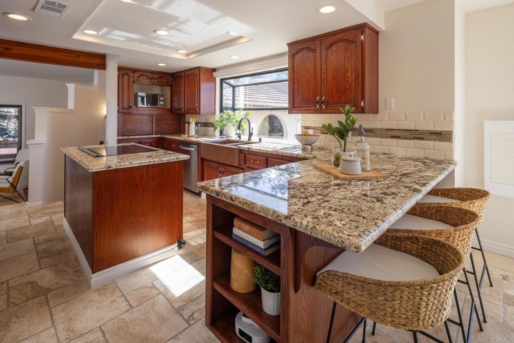 598 Camino De La Cima