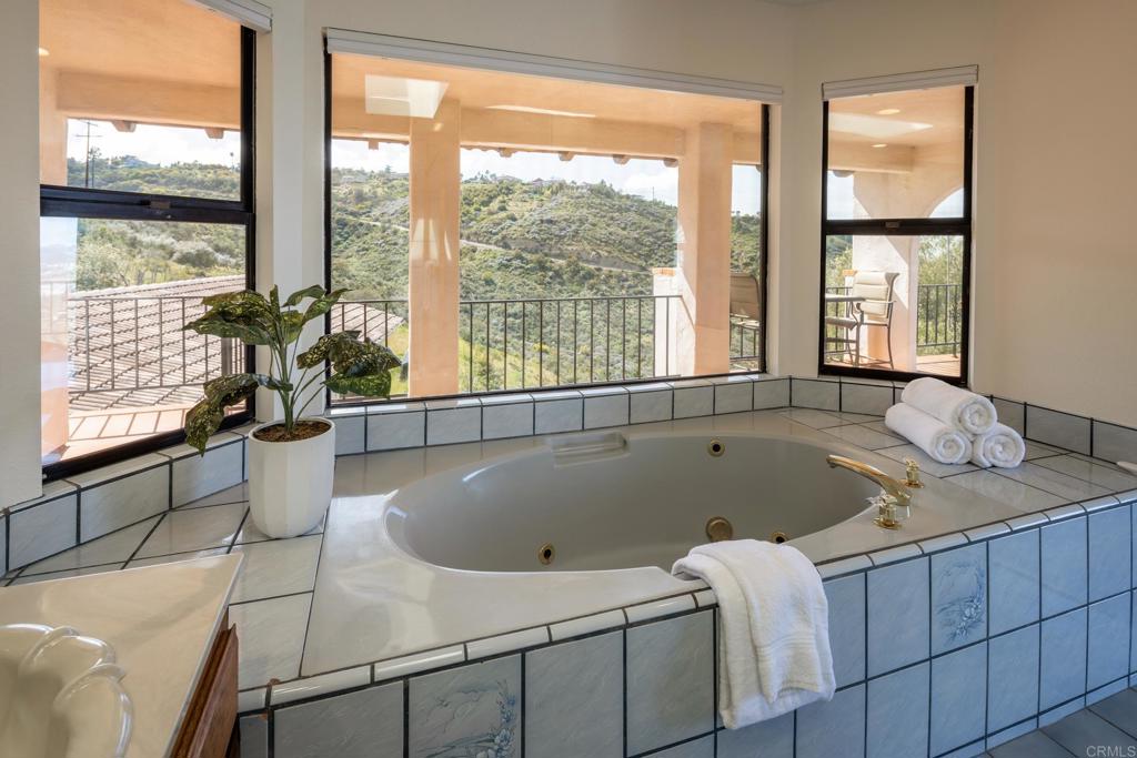 598 Camino De La Cima