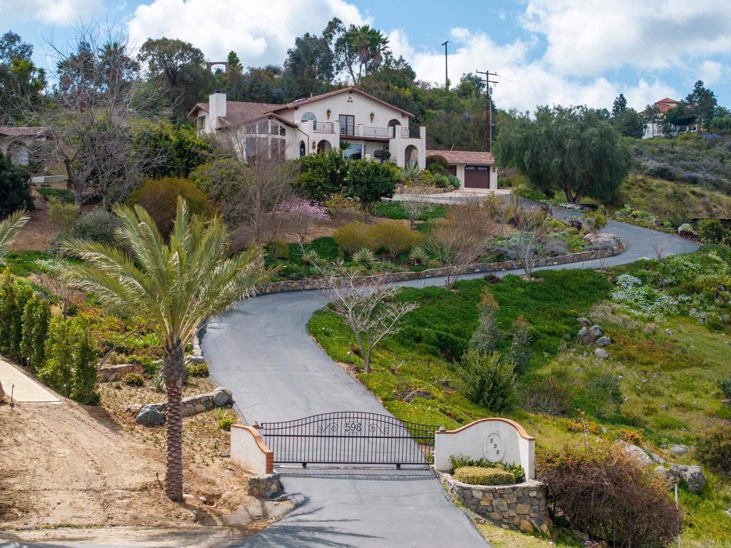 598 Camino De La Cima