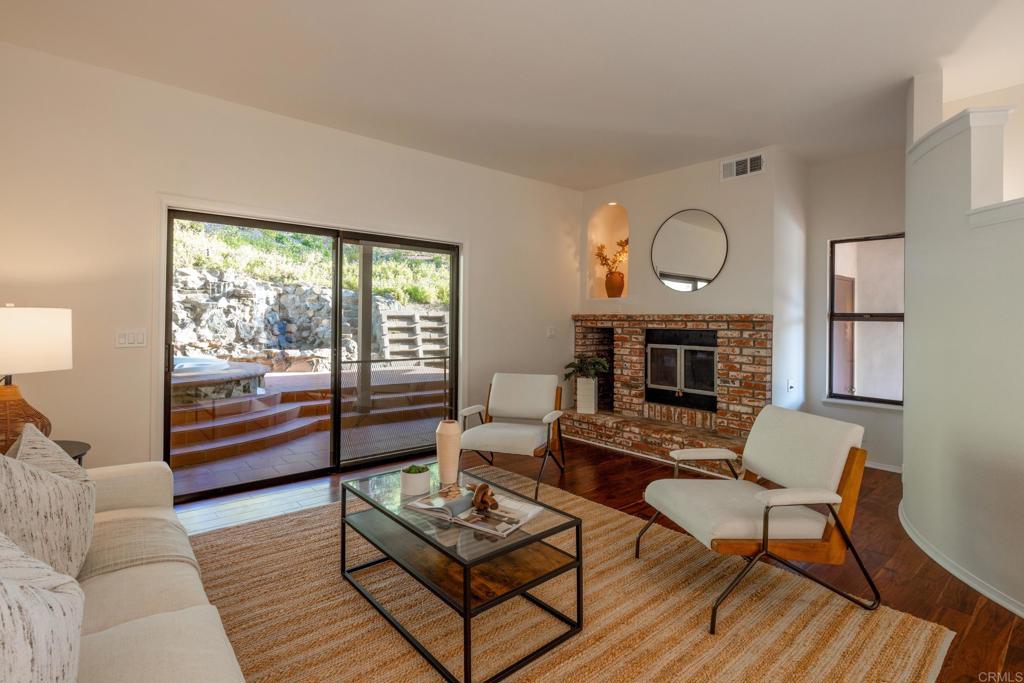 598 Camino De La Cima